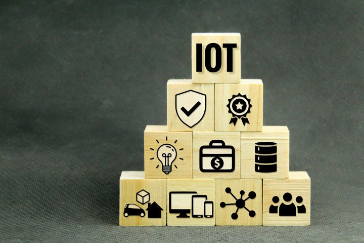 internet-of-things-eller-iot-concept-letters-med-icon